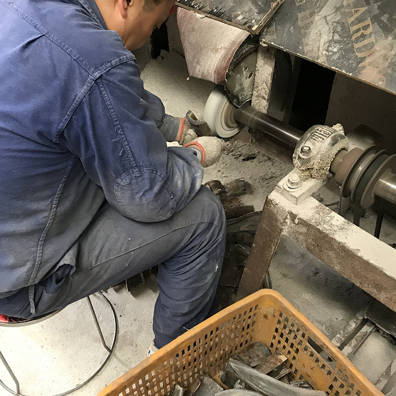 珍角堂天然牦牛角羊角白水牛角黄牛角梳现场加工各种牛角制品订制