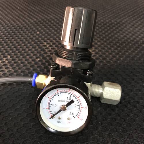 调压阀 带内螺纹m16x1.5接头 和接外径6mm 的气管接头 压力2.5bar