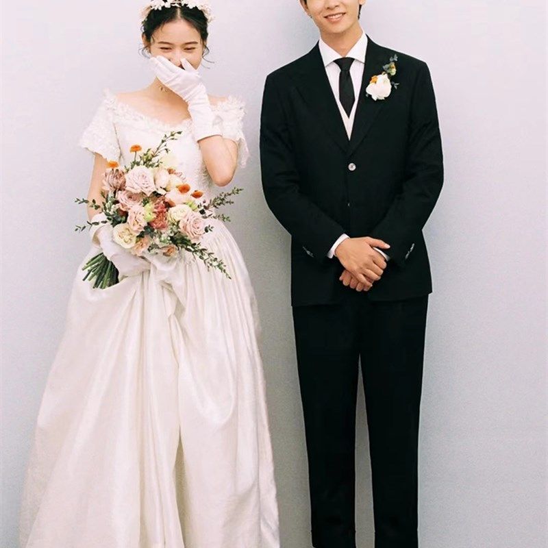 法式复古轻婚纱旅拍缎面简约齐地婚纱新娘2024新款小个子礼服女