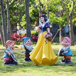 户外卡通人物雕塑幼儿园林景观区白雪公主和七个小矮人摆件装饰品