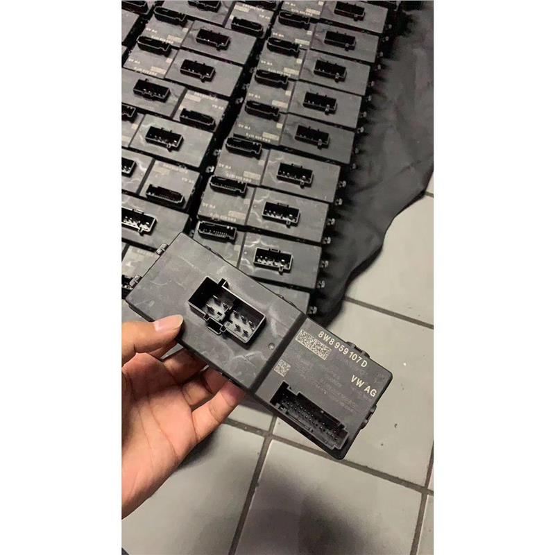 适用奥迪A4L A5 Q5L A6L A7A8LQ7原装电动尾门模块型号8W8959107D