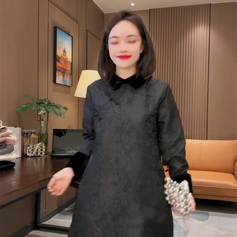 中国风娃娃领连衣裙女23冬季新款娃娃领长袖碎花盘扣中长款旗袍裙
