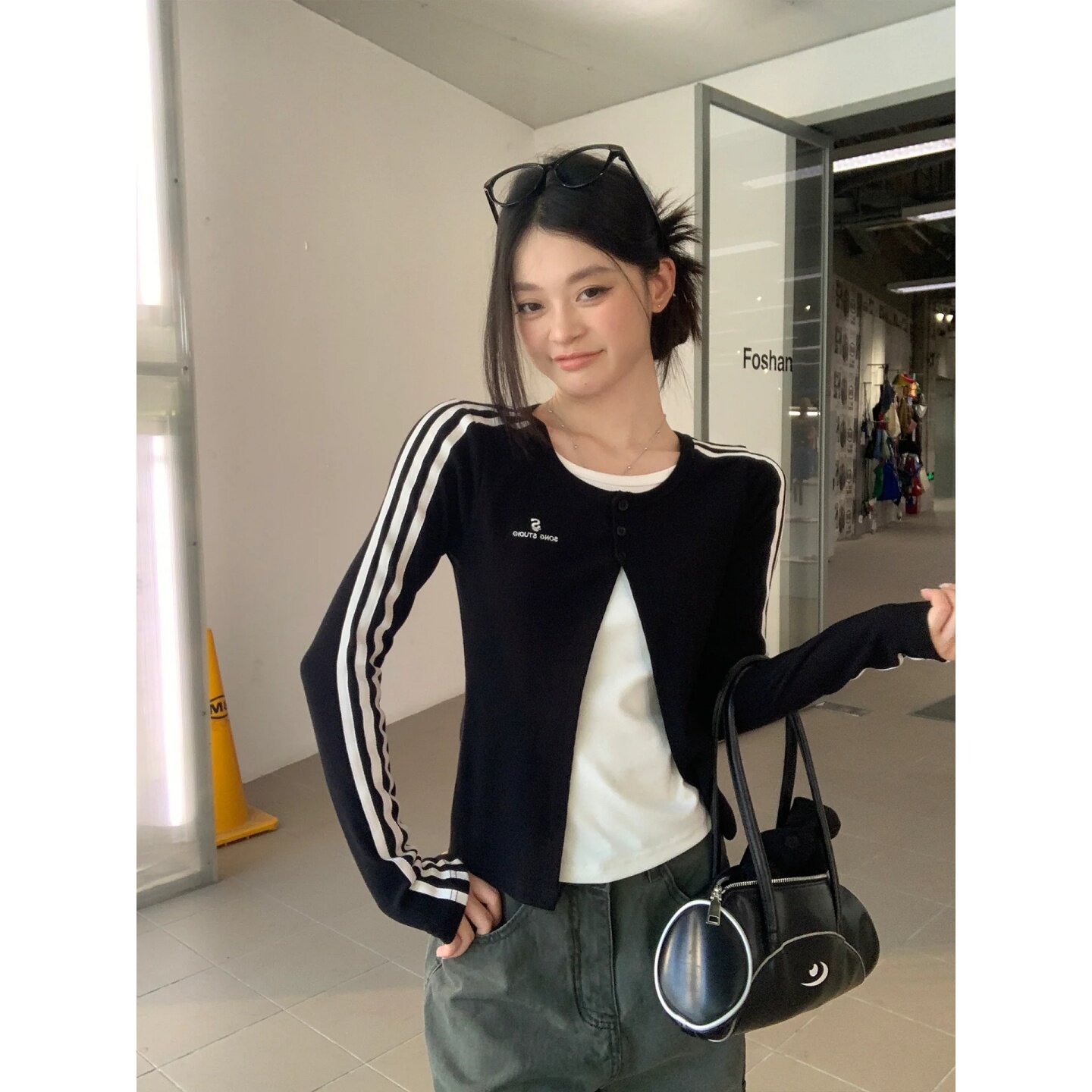 韩系黑色假两件圆领长袖T恤女早秋修身显瘦撞色通勤百搭叠穿上衣