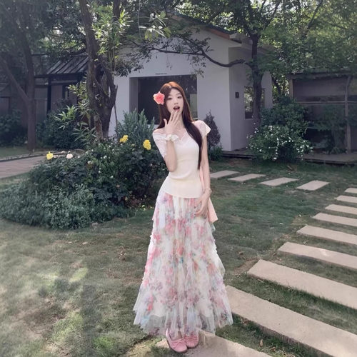 独特漂亮初夏穿搭套装多巴胺碎花
