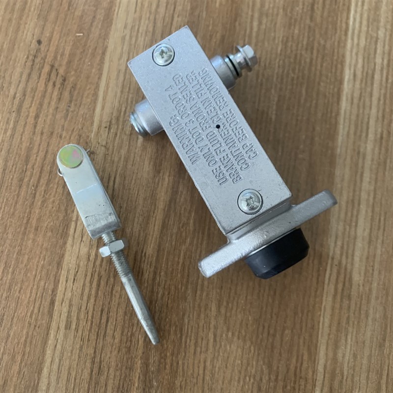改装四轮沙滩车摩托车卡丁车电动车一拖三刹车泵脚刹上泵总泵油泵