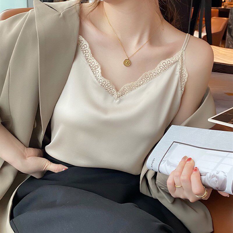 蕾丝吊带背心女内搭宽松遮肚子V领白色打底衫大码胖mm无袖上衣春