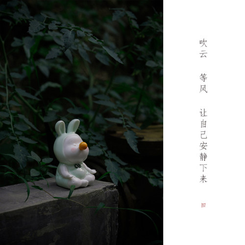 创意可爱陶瓷电视柜车摆件气球瑜伽打坐兔子桌面家居装饰品工艺品