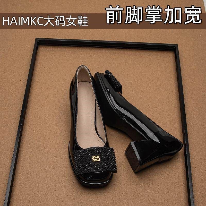 前脚掌加宽大码女鞋41到43粗跟单鞋法式亮皮水钻加W宽加肥高跟鞋