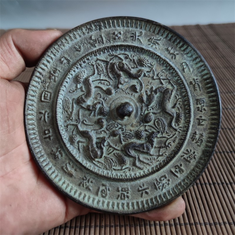 铜镜复古怀旧工艺品做工精致包浆老气品相佳家居装饰古玩爱好收藏