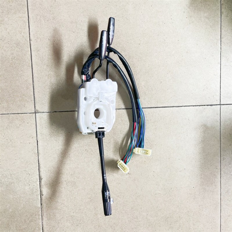 大灯组合开关适用于东风金龙客车雨刮转向灯光开关JK309 37N74010