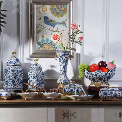 青花瓷软装饰品摆件欧式美式古典客厅茶几三件套陶瓷W配铜家居摆