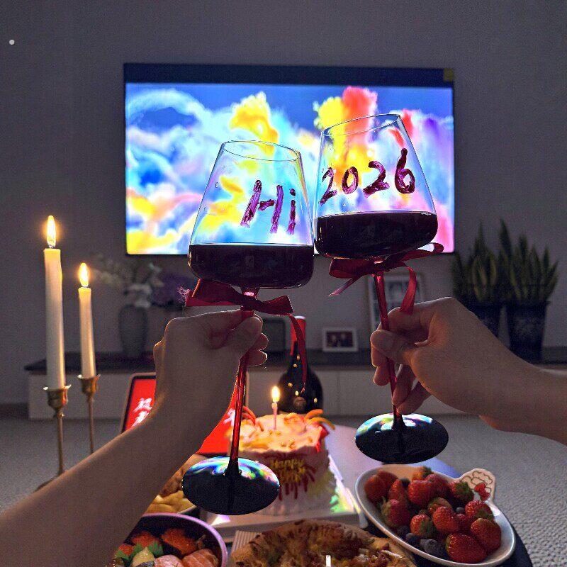 情侣新年拍照道具红色高脚杯仪式感红酒杯2026氛围感场景装饰布置