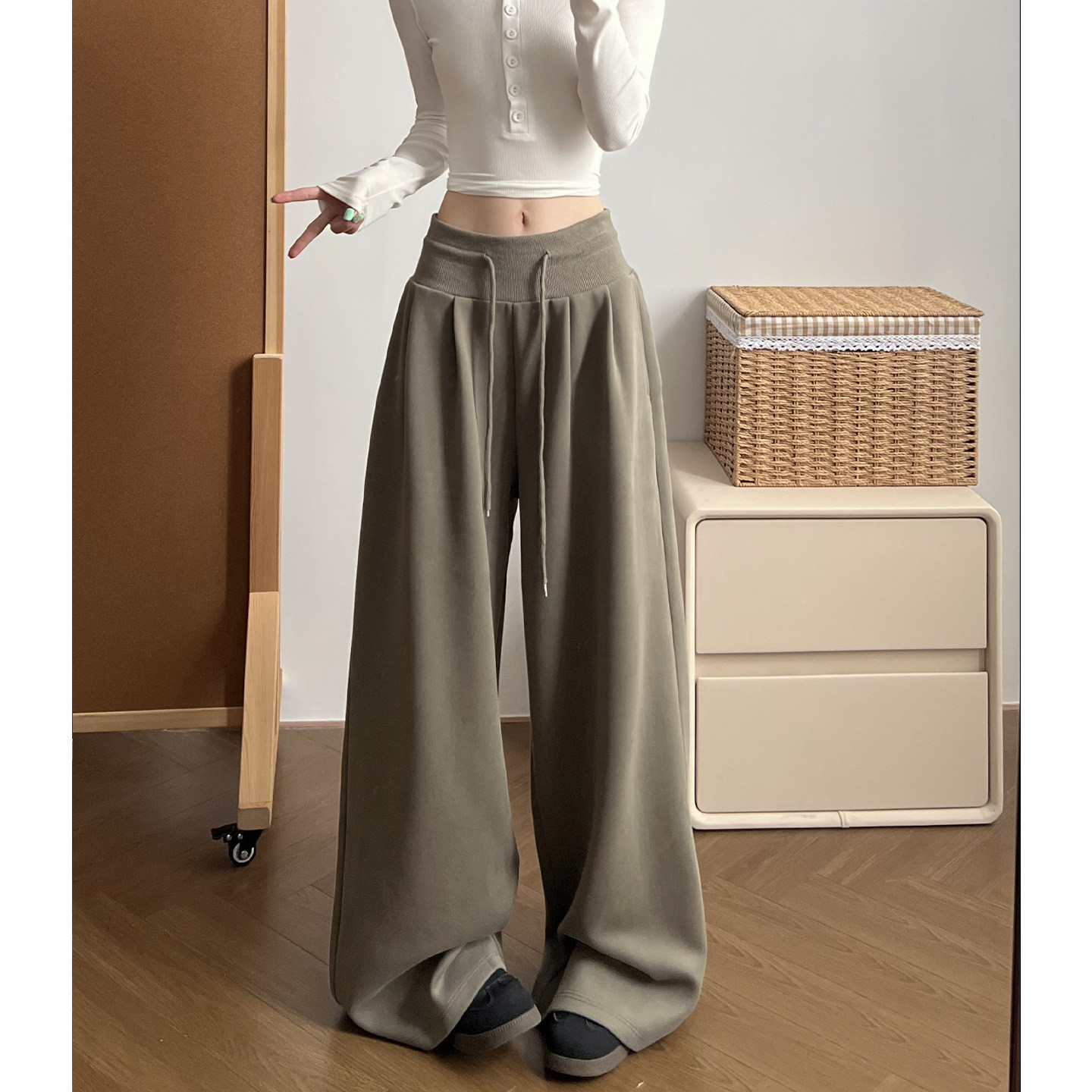 军绿色美式运动裤女款2026新款秋冬休闲低腰卫裤直筒小个子阔腿裤