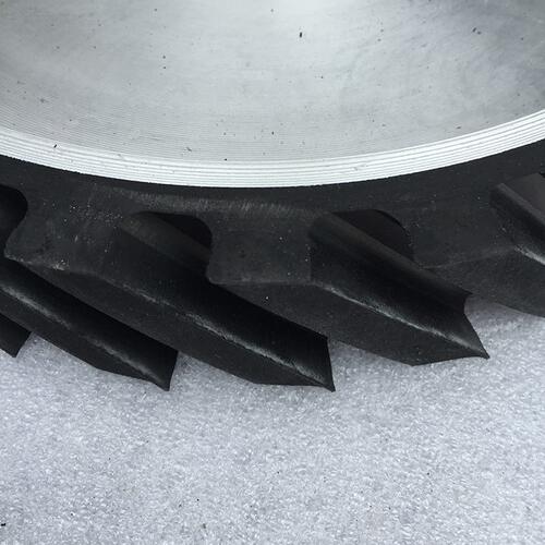 甄选厂家直供斜纹橡胶轮300*40*25mm 砂带机橡胶轮硬度65度铝芯