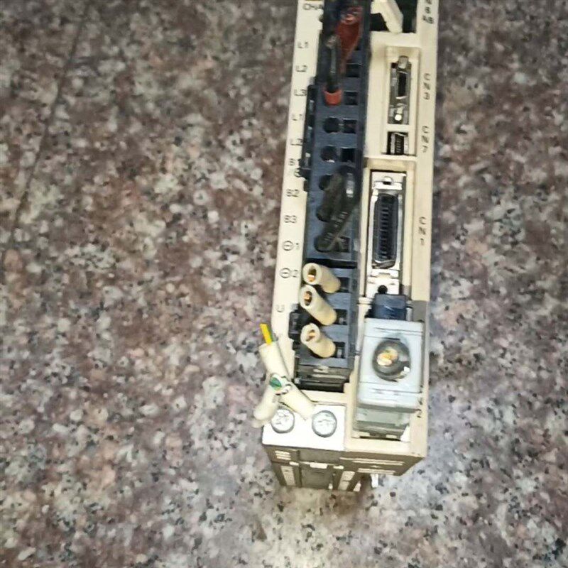 适用安川 驱动器 SGDV-1R6A15A w v维修