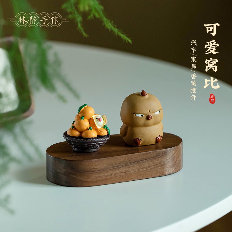 可爱小鸡窝比斜眼摆件心想事橙香薰汽车中控车载摆件办公室桌面