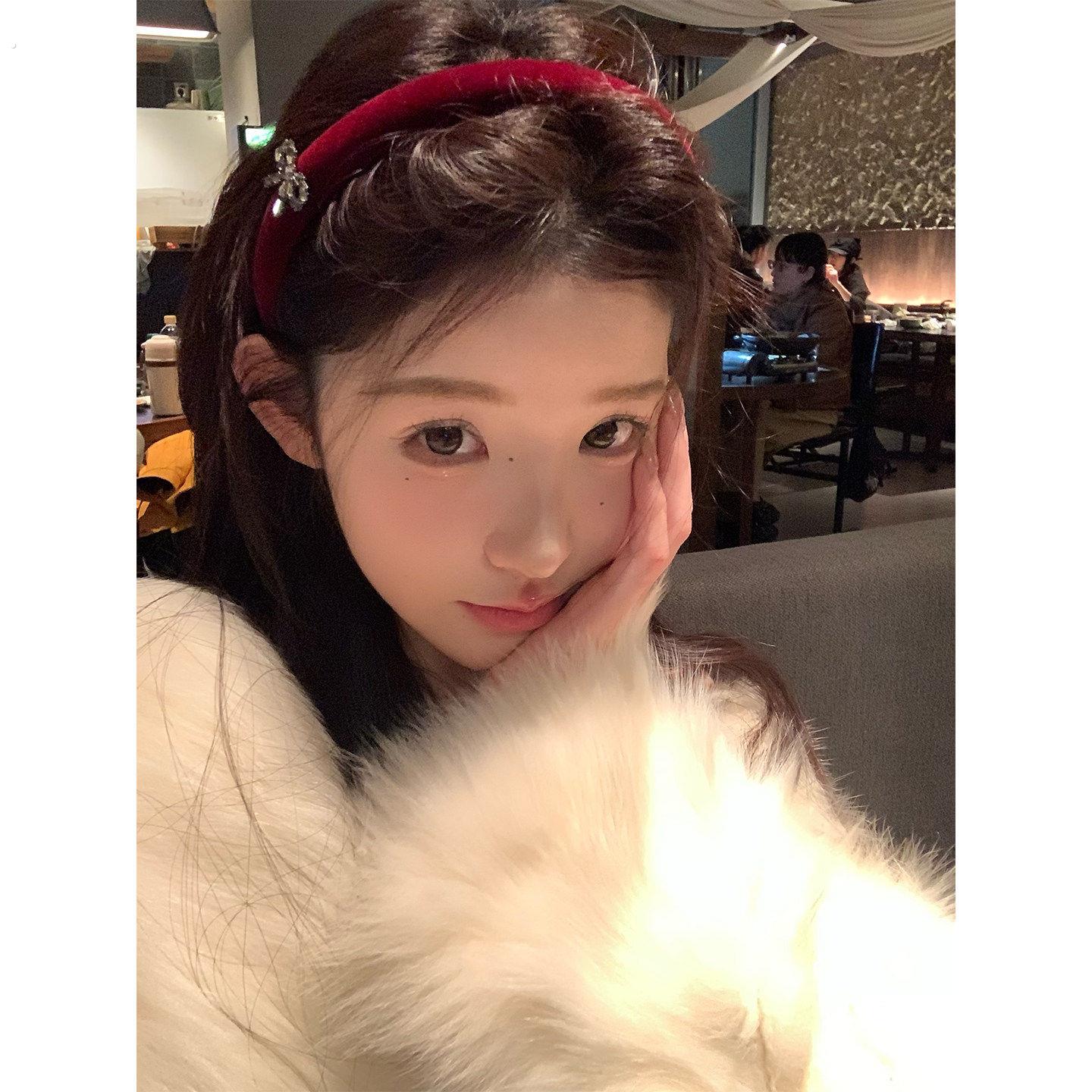红色丝绒发箍发饰女2025新款蝴蝶结水钻跨年喜庆头箍洋气新年头饰
