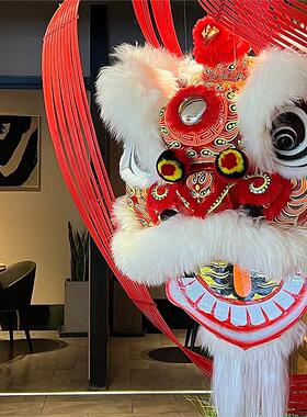 春节店铺醒狮氛围布置道具新年小红书热门门店门口迎春狮子头挂饰
