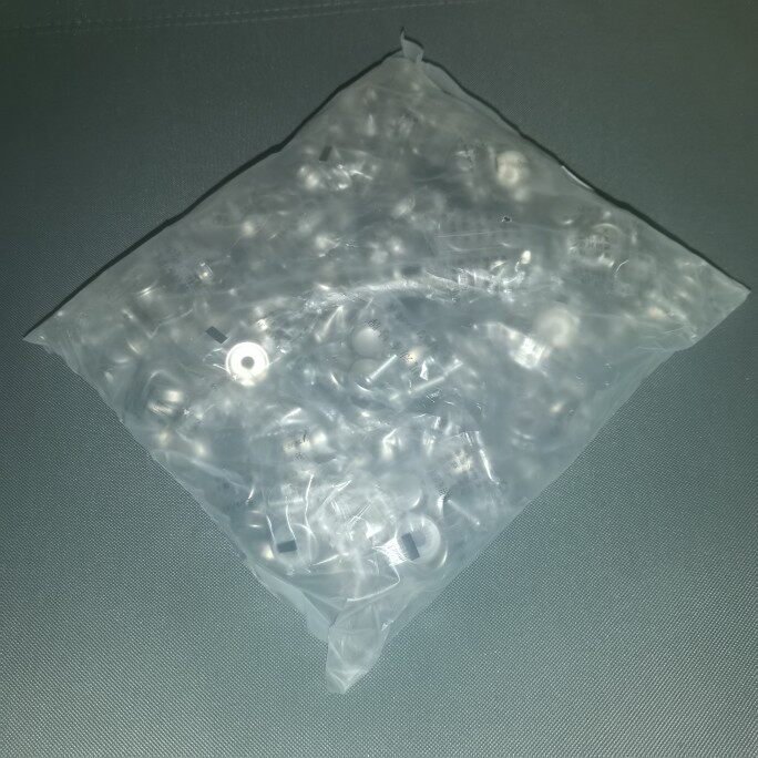 上汽车牌照框的防盗螺丝