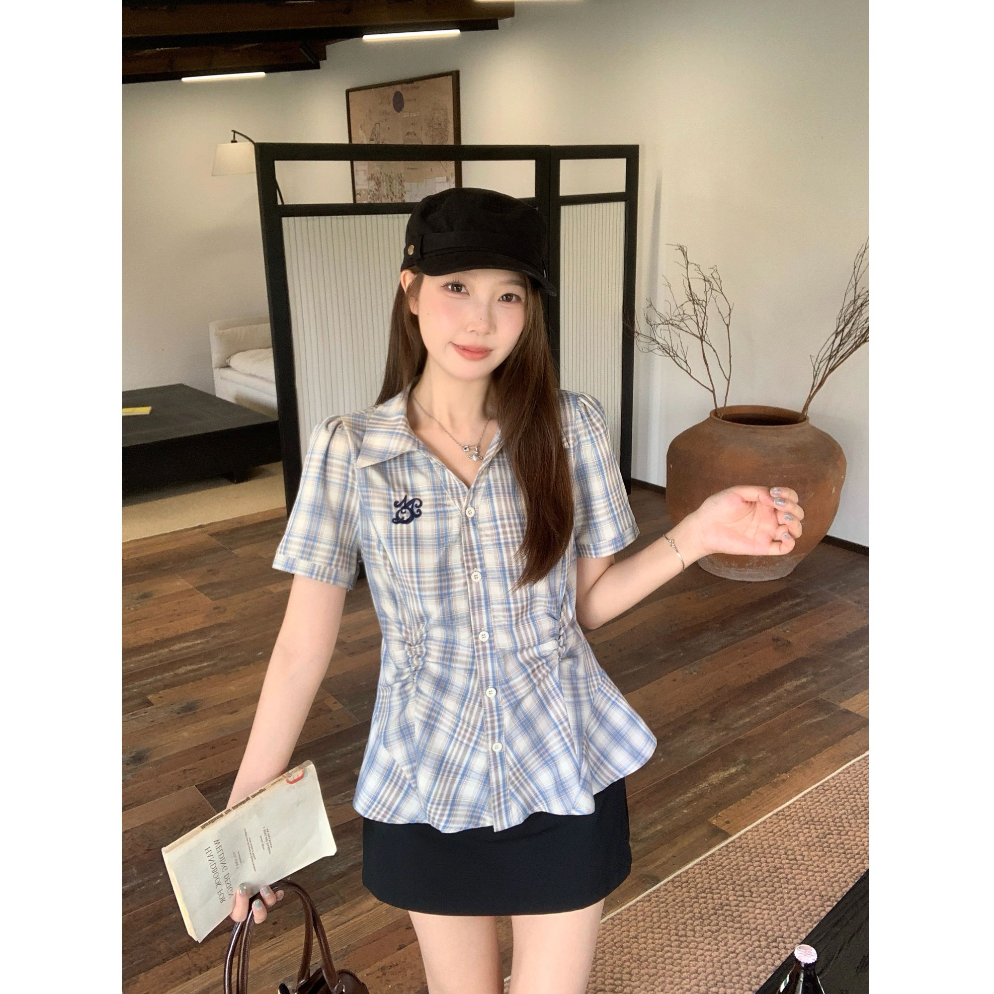 蓝色格子收腰短袖衬衫女夏夏季学院风掐腰短款泡泡袖正肩衬衣上衣