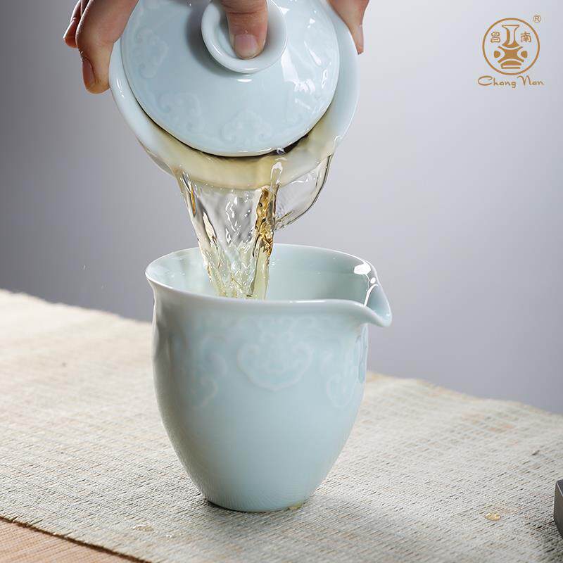 昌南玉瓷浮雕公道杯景德镇高端陶瓷分茶器高级感手工鹰嘴无耳公杯