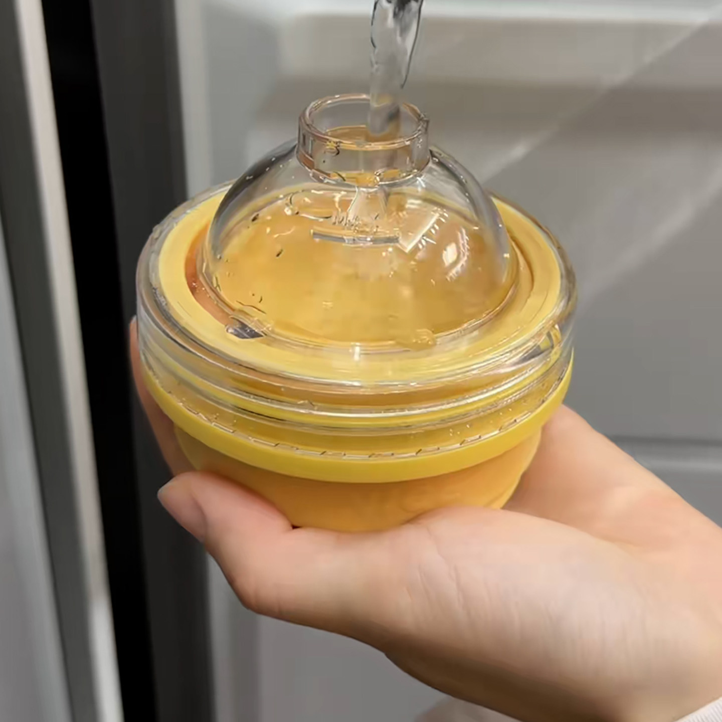 折叠冰球创意矽胶模具制冰大号球形自制冰块威士忌冻冰块冰球水杯