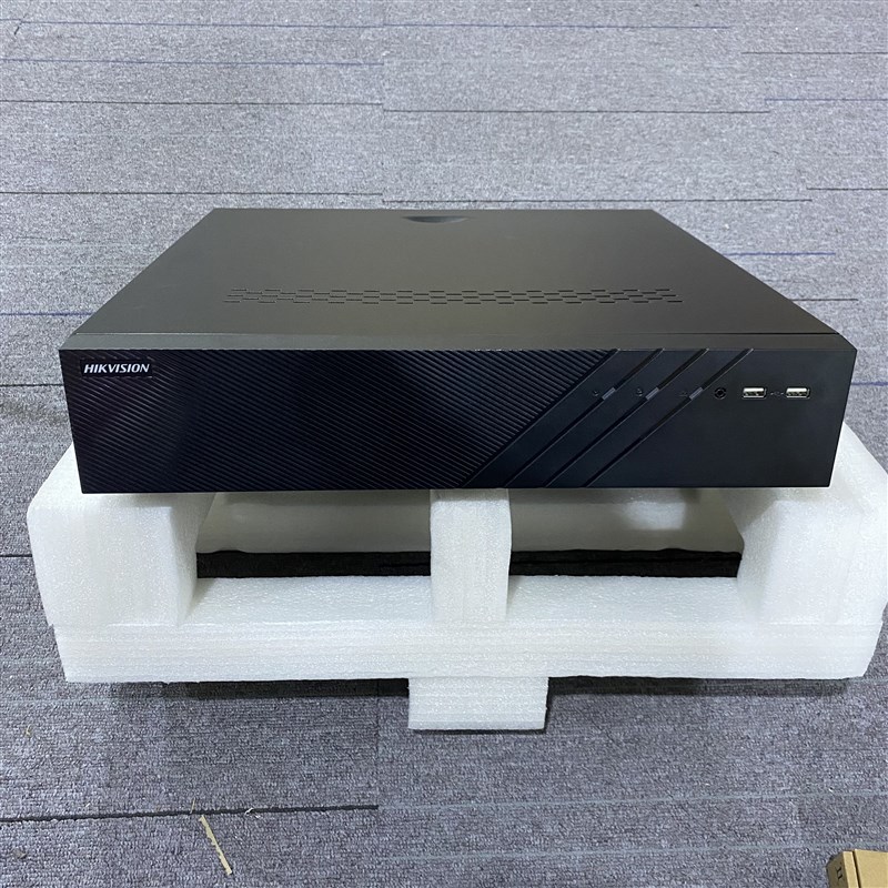 全新现货海康威视8盘位4K高清监控主机 DS-8832N-R8 DS-8864N-R8 - 实物图