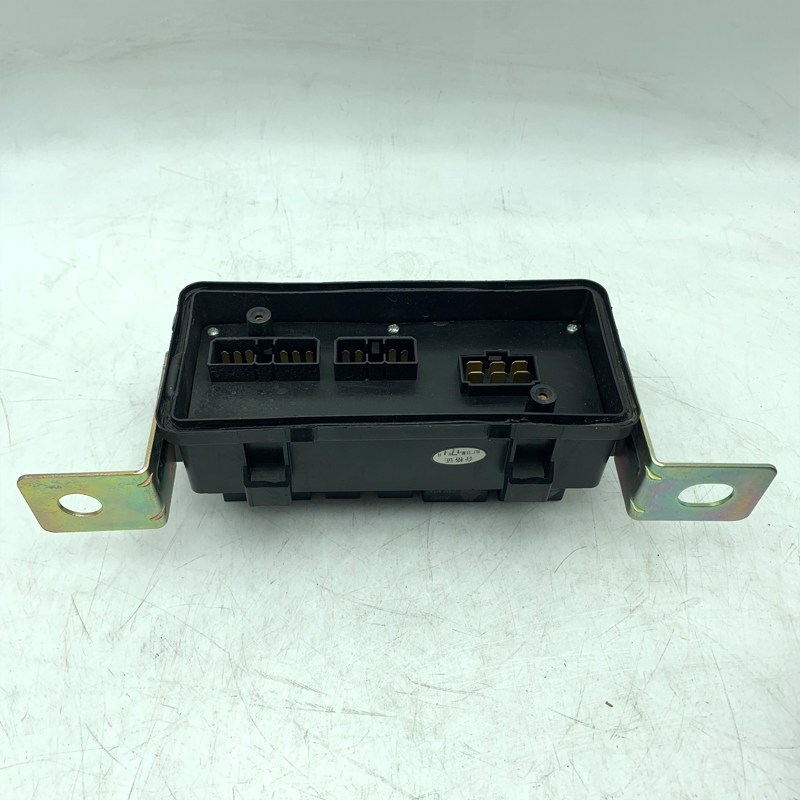 重汽原厂配件汕德卡C7G7曼发动机用底盘接线保险盒812W25444-6001