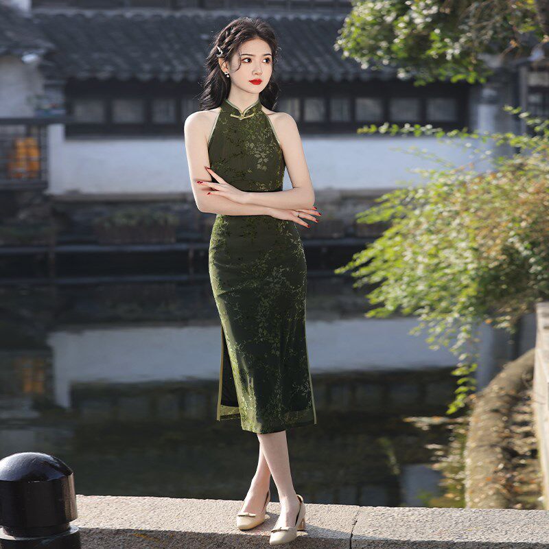 无袖挂脖改良旗袍2024新款年轻款少女性感复古修身宴会高级感礼服
