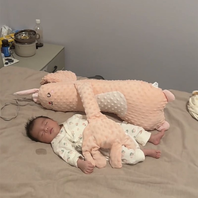 婴儿安抚手掌新生儿搂睡哄睡神器宝宝防惊跳可拍打玩偶靠侧睡挡枕
