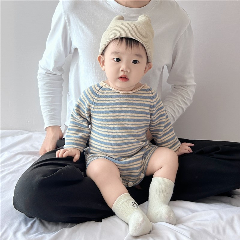 男女宝宝条纹外出爬服新生儿秋季针织连身衣婴儿长袖包屁三角毛衣