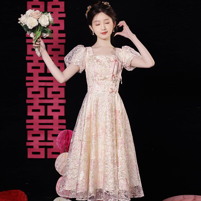 敬酒服新娘2024新款订婚礼服裙女夏天平时可穿高级感新中式方领口