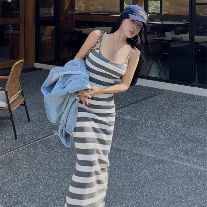 修身包臀连衣裙横条纹开叉长款针织吊带长裙加开衫牛仔外套两件套