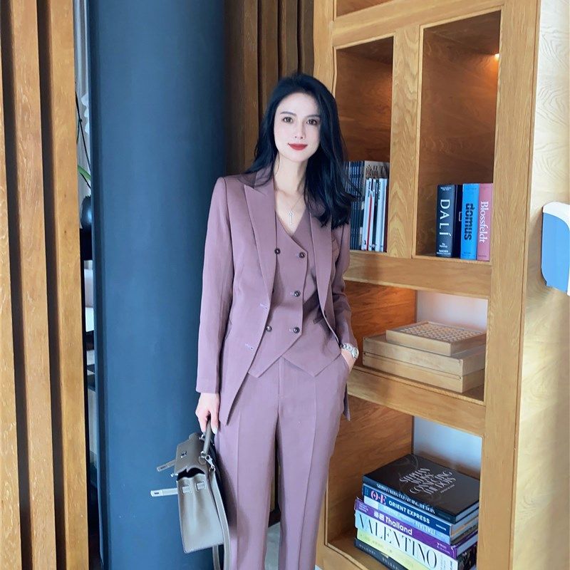春季新款豆沙色三件套修身西装套装女时尚大气上班服