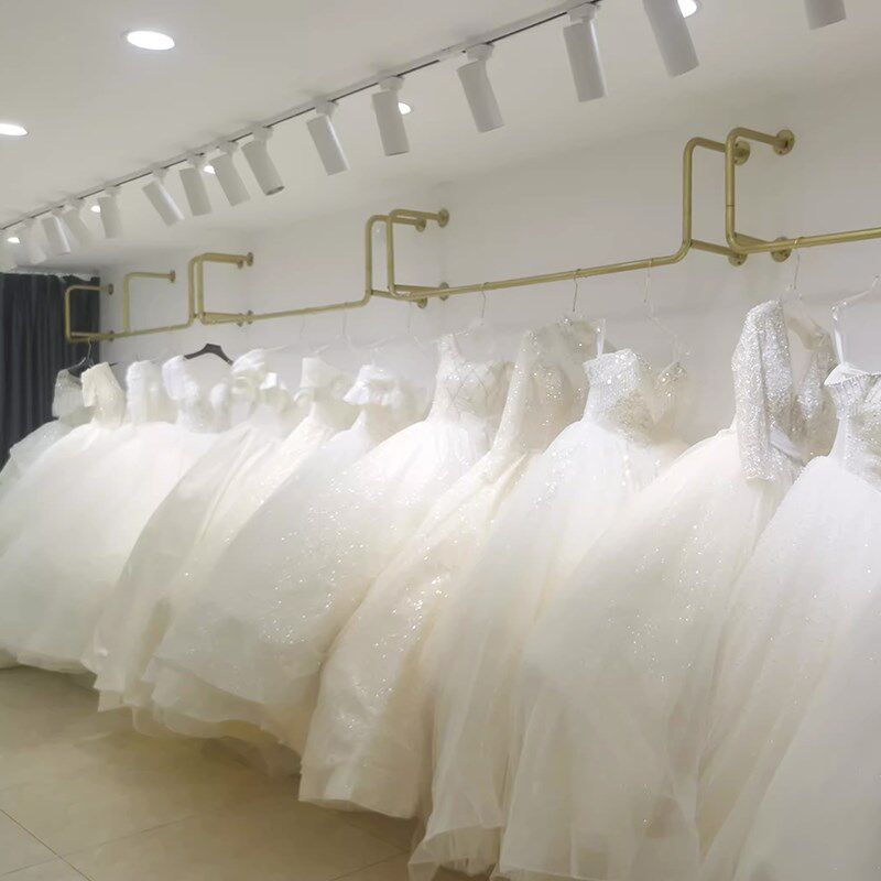 婚纱展示架简墙壁礼架圆管加粗吊架拖尾挂服秀禾下垂悬挂货架上约