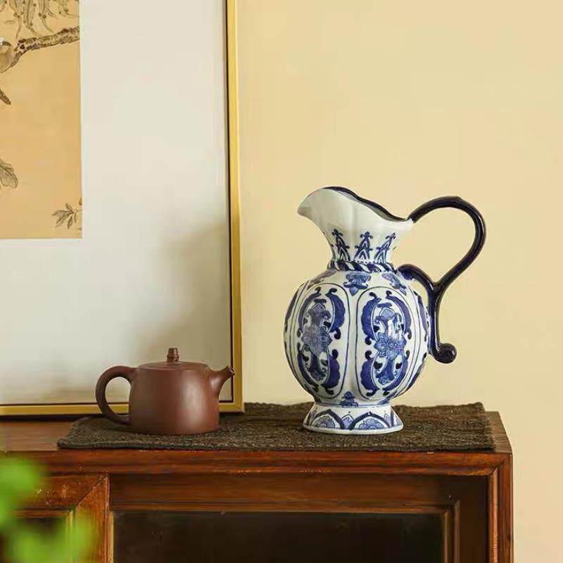 仿古青花瓷花瓶带把手花瓶摆件青花釉下手绘花瓶摆件高温陶瓷欧式