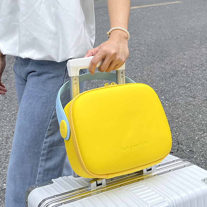 化妆包女2023新款手提便携大容量外出高颜值旅行洗漱包护肤品收纳