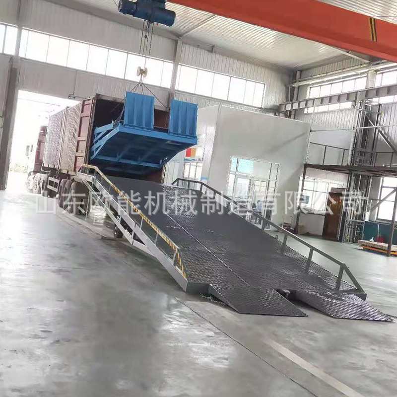 移动登车桥平台起重移动货移动集装箱叉车坡道物流装卸月台登车桥