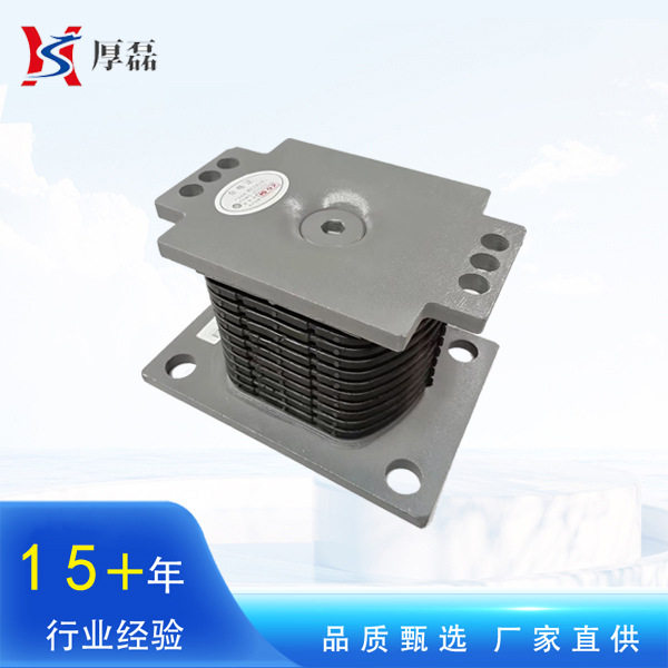 厂家直供现货AZ9725520278后钢板弹簧橡胶支座重汽豪沃钢板胶墩
