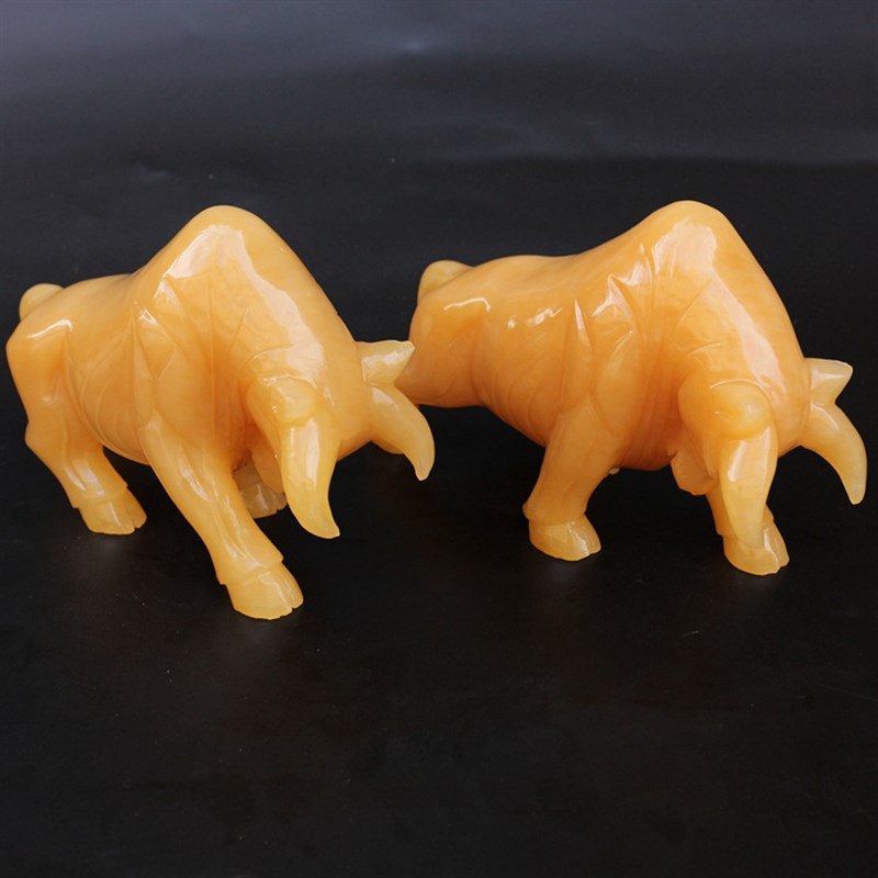 雕刻天然米黄玉牛摆件华尔街牛风水工艺.品家居装饰