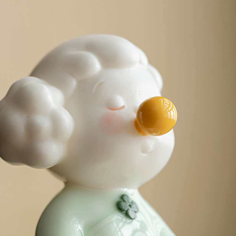 可爱陶瓷抱花瓶女孩茶宠摆件家居茶室办公桌面小花器装饰摆设