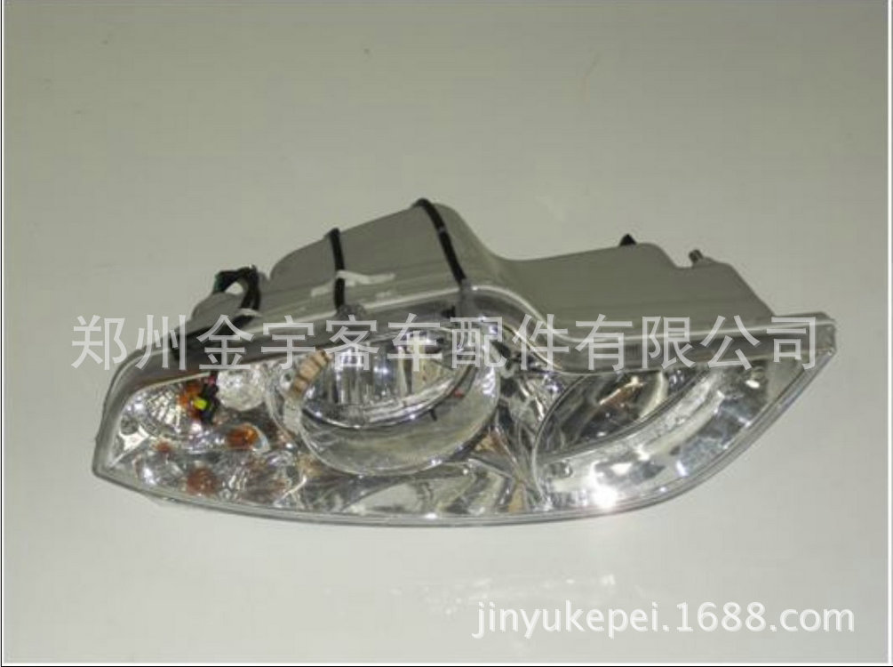 提供各种客车灯具批发 左侧前组合灯海格KLQ6796前大灯