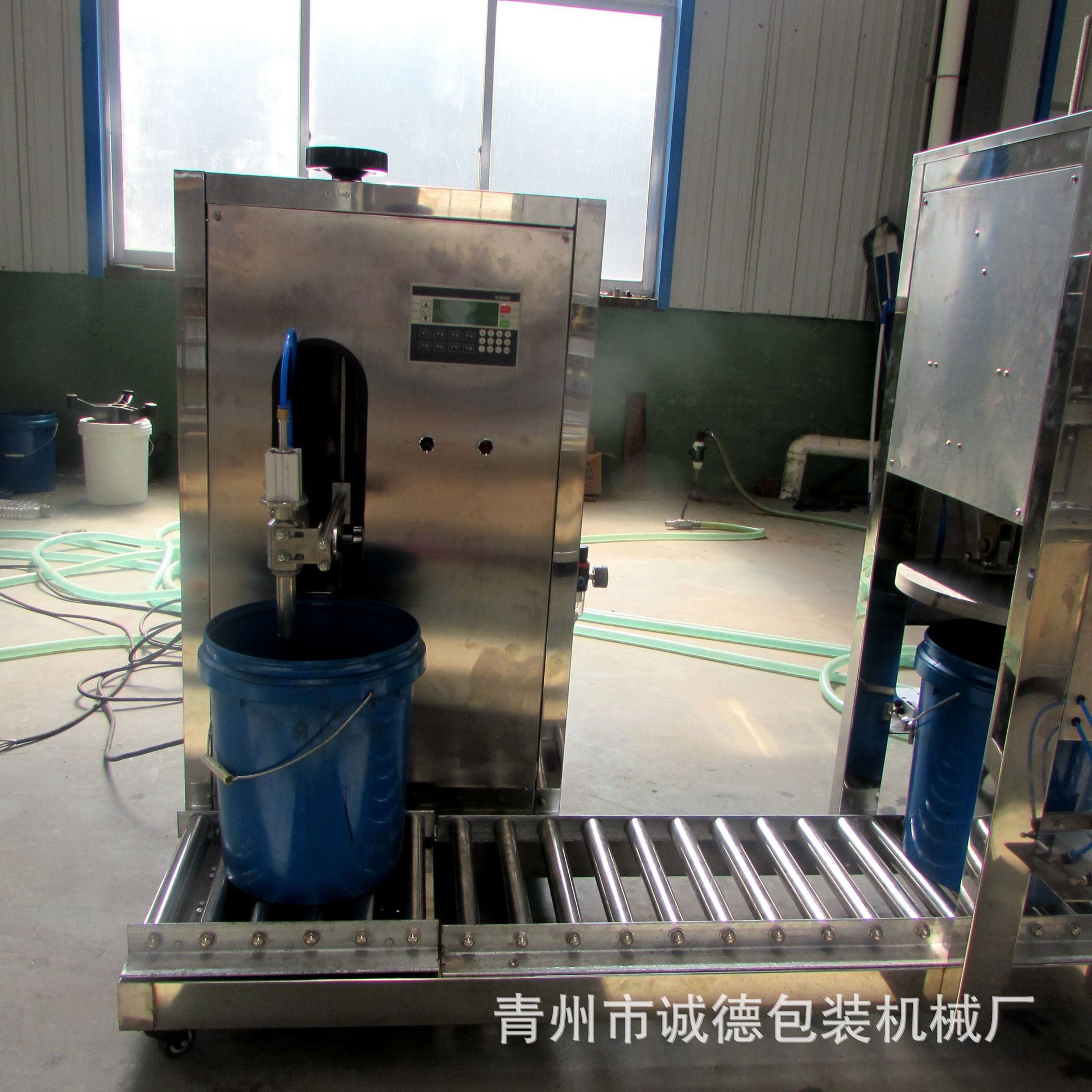 18L齿轮泵称重灌装压盖一体机