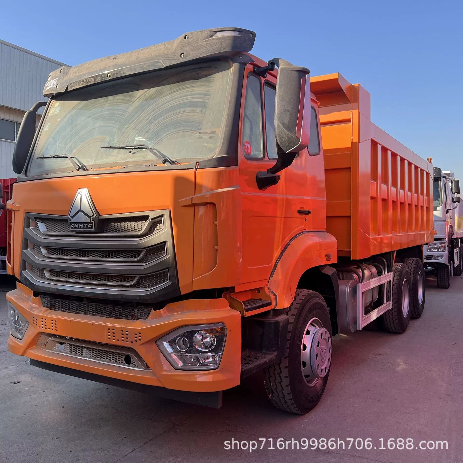常年出售豪沃自卸车 后八轮渣土车厢货车 371马力集装箱后翻车
