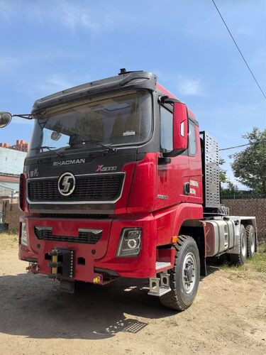 陕汽重卡全驱660马力大件牵引车