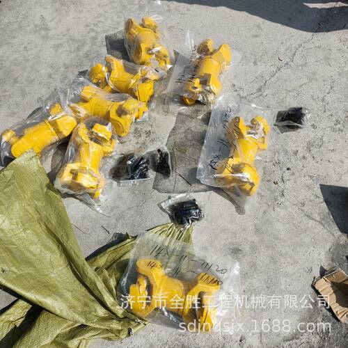 供应D65E推土机万向节14X-11-11200引导轮齿块履带总成链轨