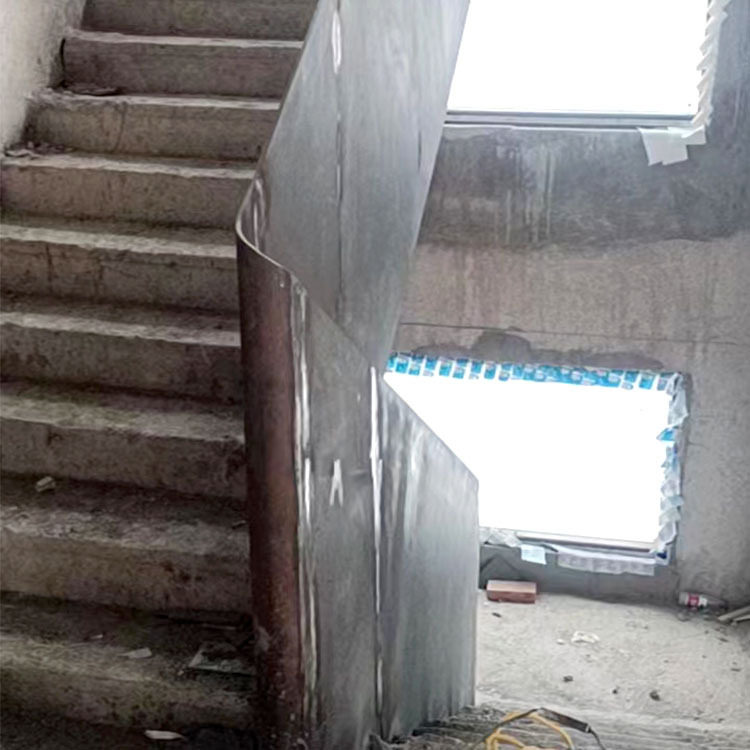 订制钢板扶手别墅侧装钢板护栏室内弧形钢板玻璃扶手钢板旋转楼梯