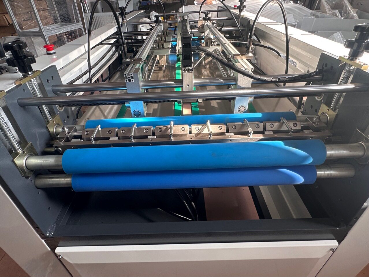 全自动四面包边皮壳机书型盒包边机酒盒包边机精装盒包边机