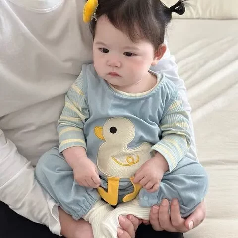 打底衫套装婴儿春季条纹连体衣背带裤秋季女衣服超萌两件套可爱