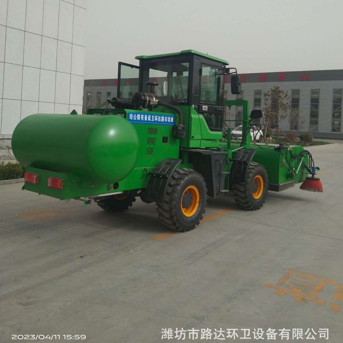 工地路面清洁设备进行厂区路面养护配清扫器可降尘垃圾清理清扫机